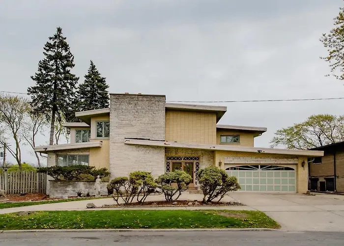 Pill Hill Mansion Hostel Chicago