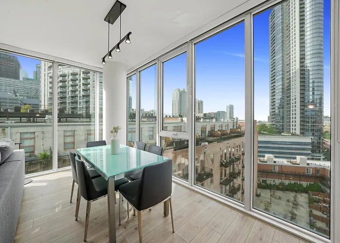 Level Chicago River North