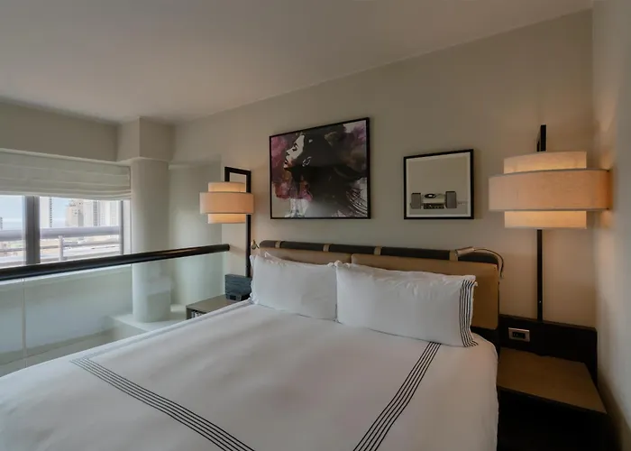 Thompson Chicago, By Hyatt Hotel