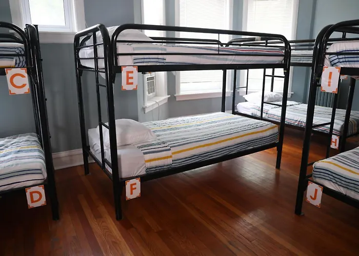Wrigley Hostel - Chicago (Adults Only)
