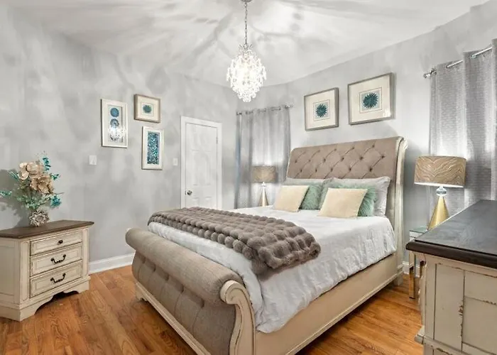 Luxury 5Bd-2Ba Duplex-Near Obama Center Free Wine&Parking