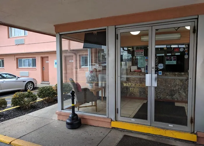 Skylark Motel